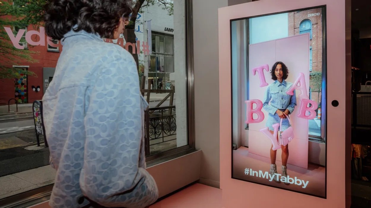 More details emerge about Coach’s AR mirror