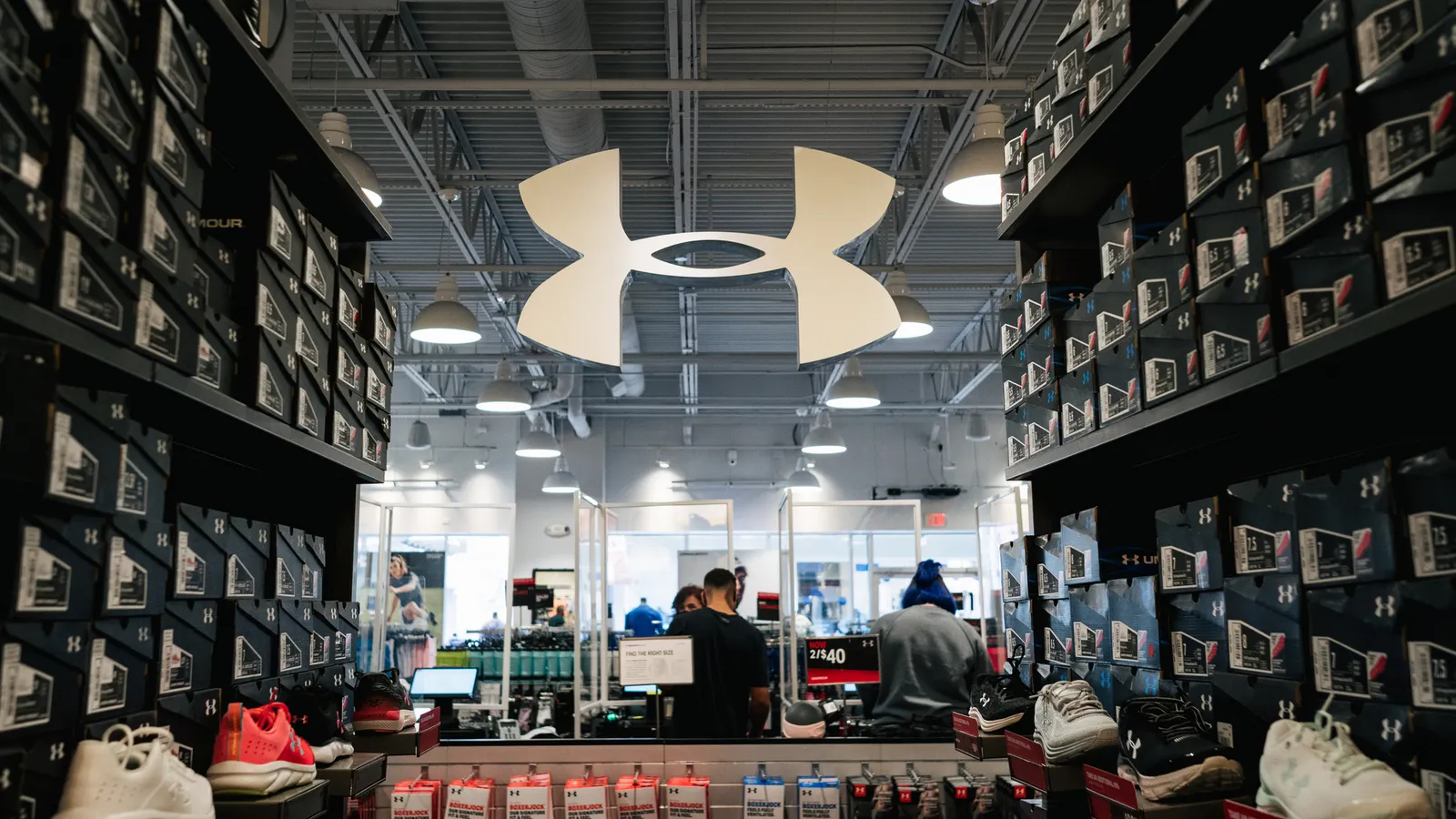 Retailers Embrace AI Despite Trust Issues