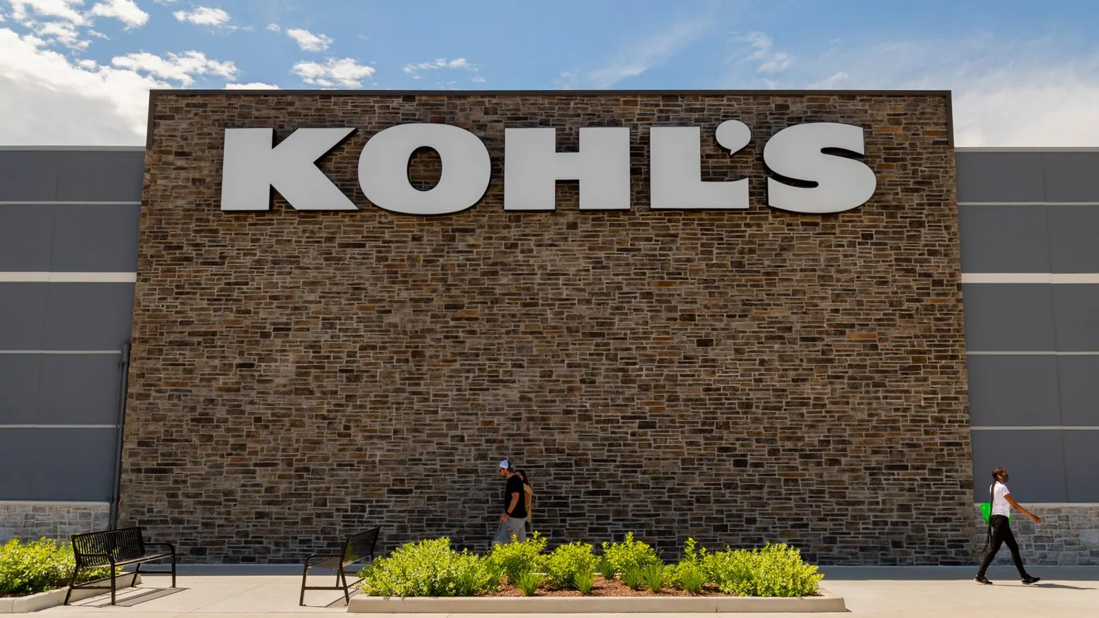 Kohl’s Adds an AI Gift Finder for Mother’s Day, and a Data Chatbot for Employees
